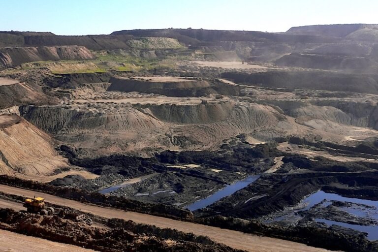 As Wind and Solar Grow, China Ships More Coal Overseas As Wind and Solar Grow, China Ships More Coal Overseas