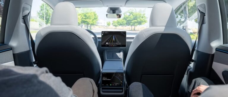 tesla-robotaxi-interior