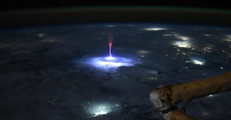 A Red Sprite Gives Astronauts an Incredible Light Show