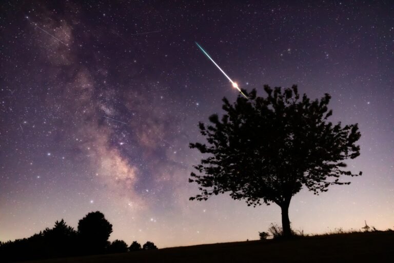 Interstellar Meteors Hit Earth All the Time but Still Elude Astronomers Interstellar Meteors Hit Earth All the Time but Still Elude Astronomers