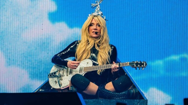 Kesha Fights Tears While Performing 'Happy' at Ohio Show: Watch