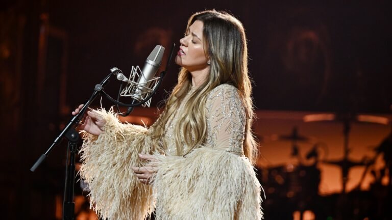 Kelly Clarkson Cancels Flood Benefit Concert After Ex-Husband's Death