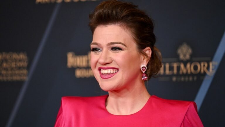 Kelly Clarkson Postpones Las Vegas Residency