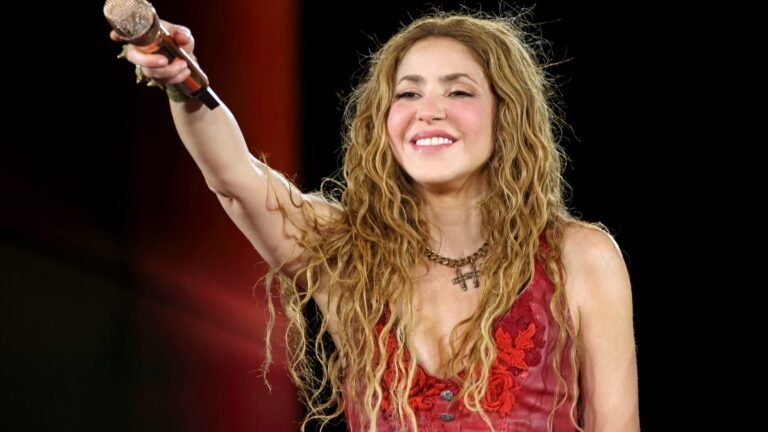 Shakira, Black Eyed Peas Perform 'Girl Like Me' at Los Angeles Show