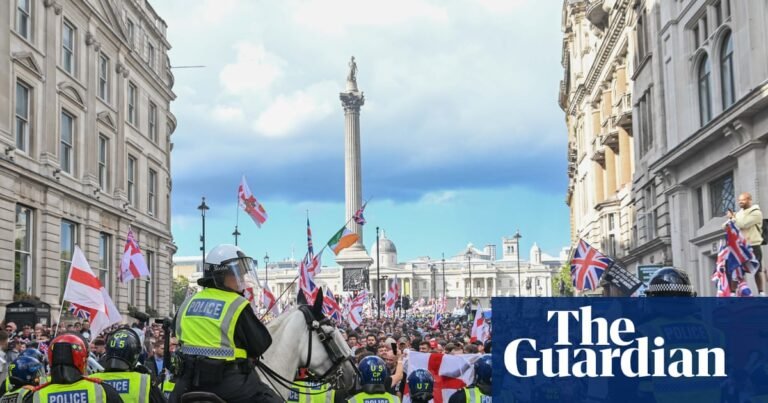 Far right’s show of force leaves Met desperately kettling counter-protesters | Far right Far right’s show of force leaves Met desperately kettling counter-protesters | Far right