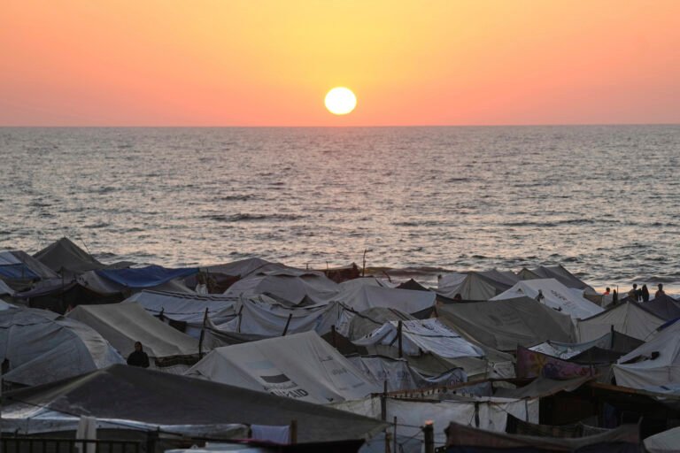 Gaza beach turns into overcrowded tent camp | Israel-Palestine conflict