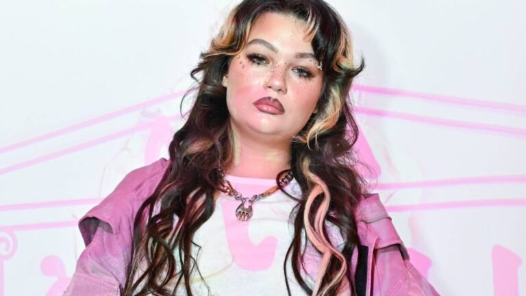 Lola Young Collapses Onstage During All Things Go Fest Performance Lola Young Collapses Onstage During All Things Go Fest Performance