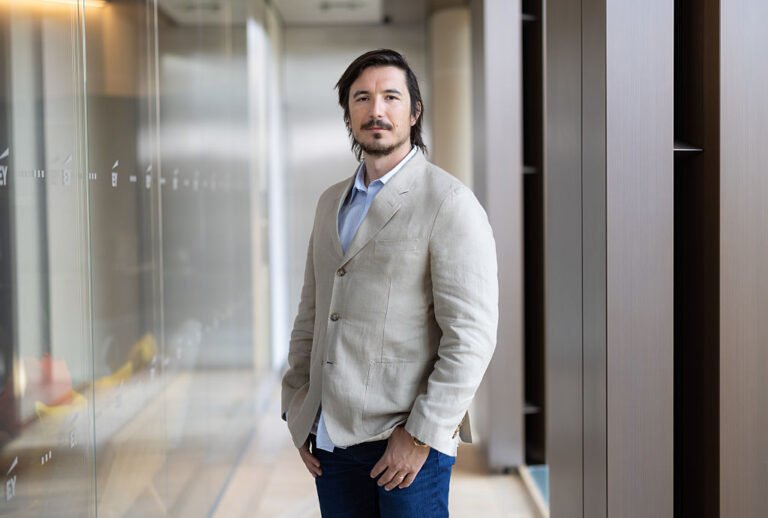 Robinhood embraces copy trading after warning competitors about regulatory risks