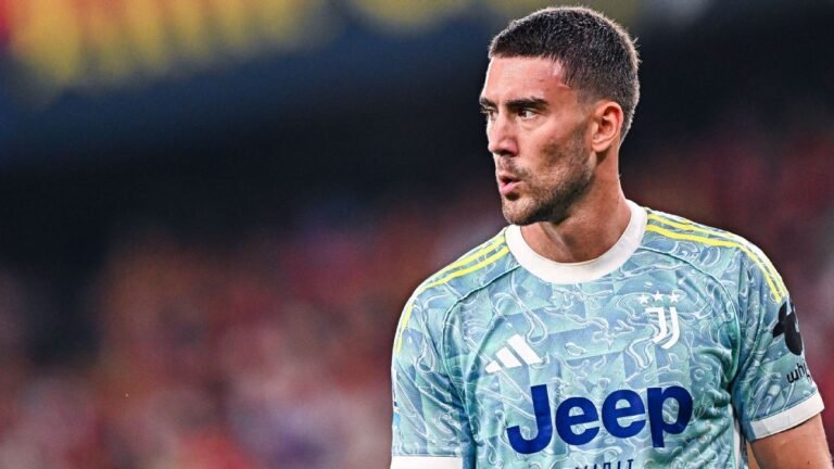 Transfer rumors, news: Man Utd, Atlético, Barça eye Vlahovic