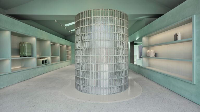 Travel Brand Monos Opens West Coast Location on Venice’s Abbot Kinney Travel Brand Monos Opens West Coast Location on Venice’s Abbot Kinney