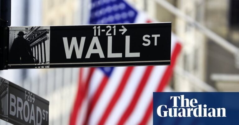 Trump’s $100,000 H-1B visa fee could hurt US growth, economists warn | US economy Trump’s $100,000 H-1B visa fee could hurt US growth, economists warn | US economy