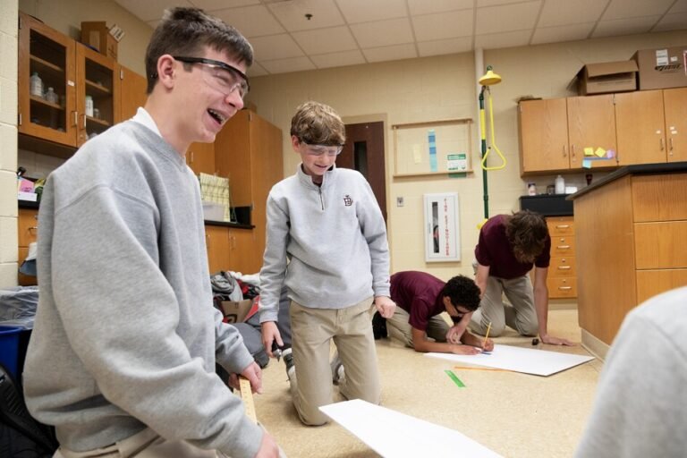 What’s Behind the Drop in Students’ Science Scores on NAEP? What's Behind the Drop in Students' Science Scores on NAEP?