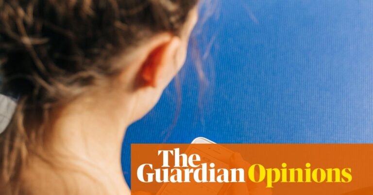 Cycle tracking isn’t woo-woo or a tradwife tool. It’s essential education for everyone – no matter the gender | Freya Bennett