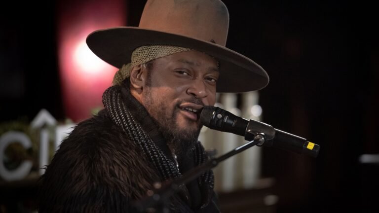 D’Angelo, Soul's Modern Visionary, Dead at 51
