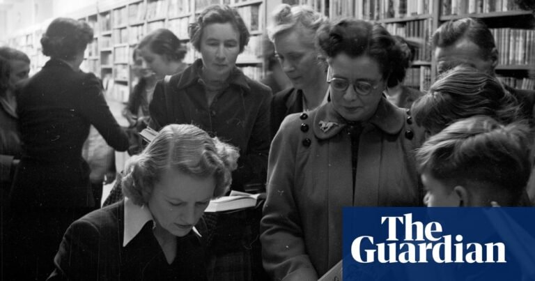 Emma Chisit? Check your Karen Vallance | Books Emma Chisit? Check your Karen Vallance | Books