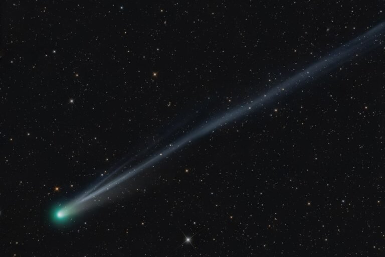 How to See Comet Lemmon and the Orionids Meteor Shower Peak