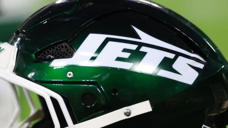 Jets countersue ex-executive, cite nearly 4,000 deleted texts in alleged plot against team president Jets countersue ex-executive, cite nearly 4,000 deleted texts in alleged plot against team president