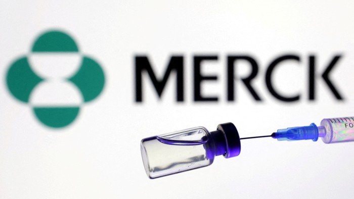 Merck’s record cancer drug sales power earnings growth A vial and syringe in front of a Merck logo.