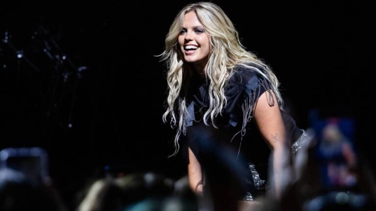 Reneé Rapp Covers SZA’s ‘Good Days’ for BBC Radio 1: Watch Reneé Rapp Covers SZA's 'Good Days' for BBC Radio 1: Watch