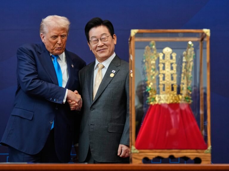 South Korea showers Trump with gifts as it works on a softer trade deal | Donald Trump News