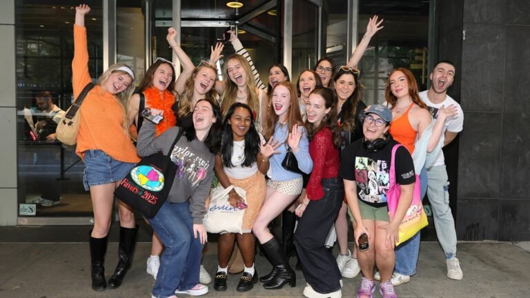 Taylor Swift ‘Showgirl’ Film, ‘Fate of Ophelia’ Theater Screening Taylor Swift 'Showgirl' Film, 'Fate of Ophelia' Theater Screening