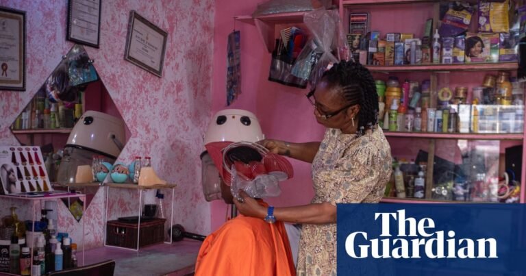 ‘We all need someone’: the hairdressers tackling stigma of mental heath issues in west Africa | Africa ‘We all need someone’: the hairdressers tackling stigma of mental heath issues in west Africa | Africa