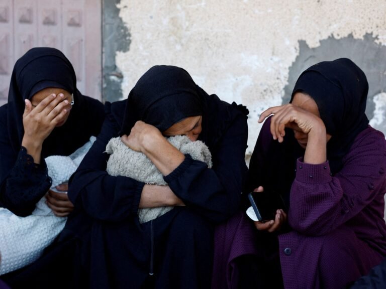 Hamas meet Egypt’s spy chief, says Israel’s attacks on Gaza threaten truce | News