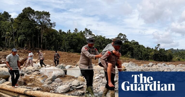 Indonesia and Thailand floods death toll passes 600 with hundreds still missing | Asia Pacific Indonesia and Thailand floods death toll passes 600 with hundreds still missing | Asia Pacific