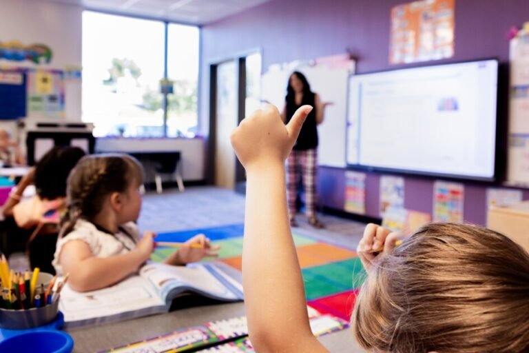 Latino Families Show High Demand for Bilingual Education, Poll Finds