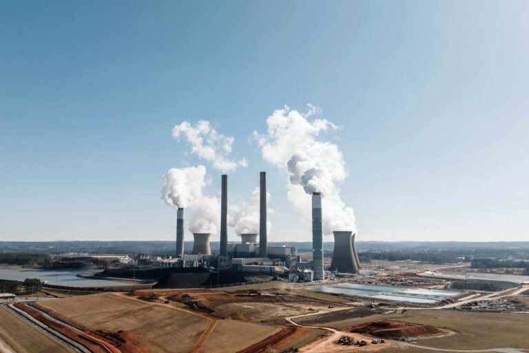 World Still Headed for 'Peak' Fossil Fuels Before Decade's End