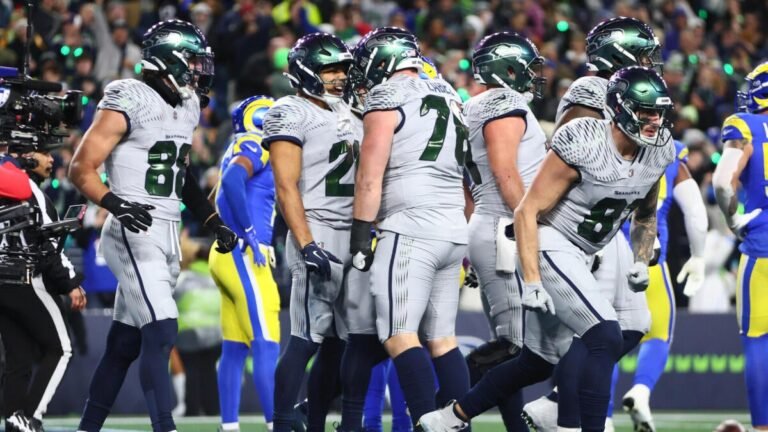 Bizarre two-point conversion puts Seahawks in position to defeat Rams in overtime Bizarre two-point conversion puts Seahawks in position to defeat Rams in overtime