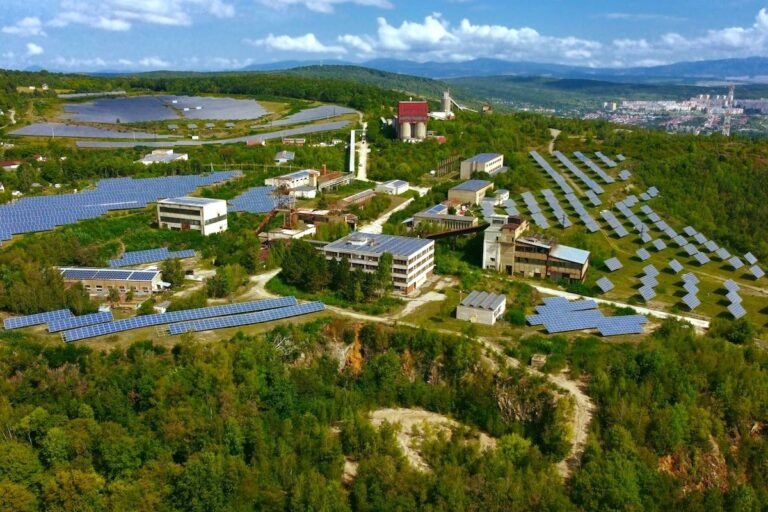 Dozens of Countries See Their Economy Grow as Emissions Fall