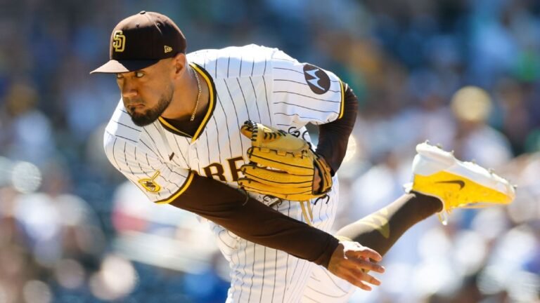 Ex-Padres closer Suarez signs 3-year, $45M deal with Braves Ex-Padres closer Suarez signs 3-year, $45M deal with Braves