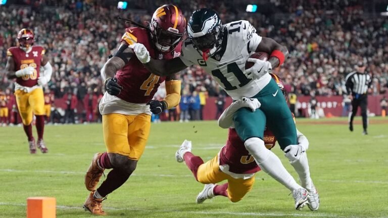 Follow live: Barkley forces his way into the end zone to extend Eagles' lead