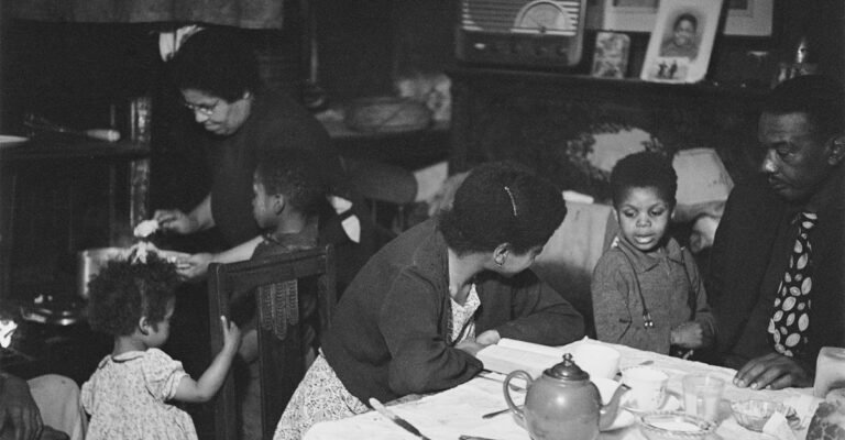 How to Approach Even the Hardest Family Discussions How to Approach Even the Hardest Family Discussions