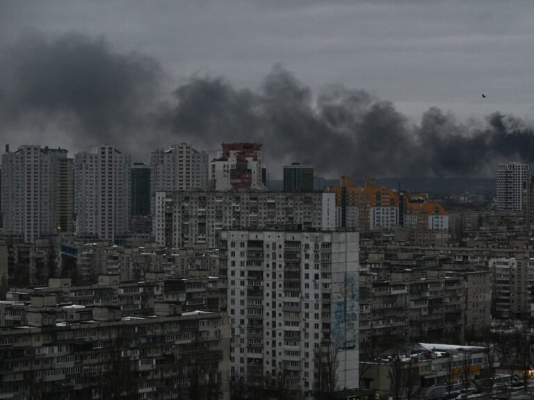 Russia hammers Ukraine’s capital ahead of Trump-Zelenskyy meeting | Russia-Ukraine war News Russia hammers Ukraine’s capital ahead of Trump-Zelenskyy meeting | Russia-Ukraine war News