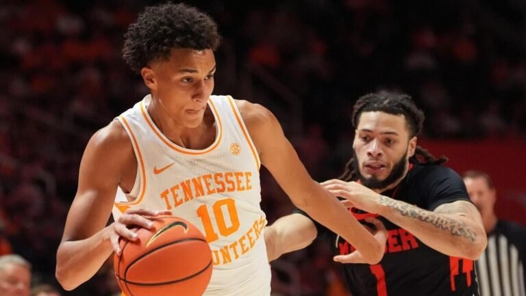 Tennessee vs. Louisville prediction, odds, time: 2025 college basketball picks from proven model