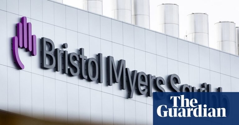 Trump strikes deal with US drugmakers to cut Medicaid medicine costs | Business Trump strikes deal with US drugmakers to cut Medicaid medicine costs | Business