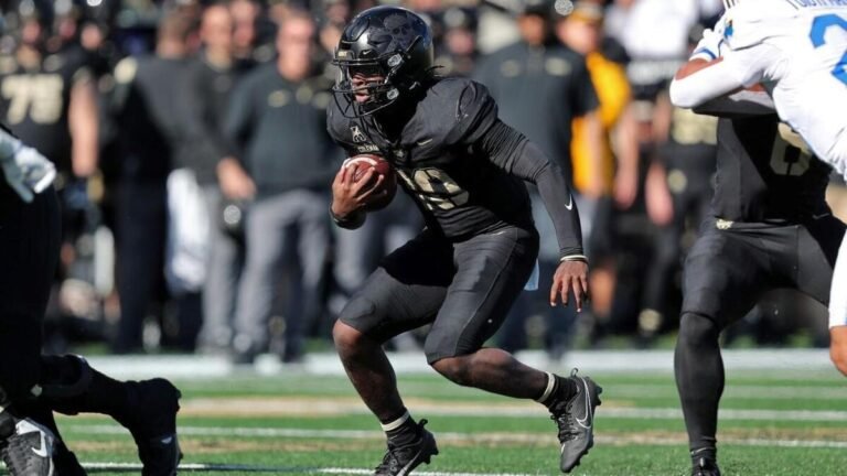 UConn vs. Army prediction, odds, spread: 2025 Fenway Bowl picks from proven model