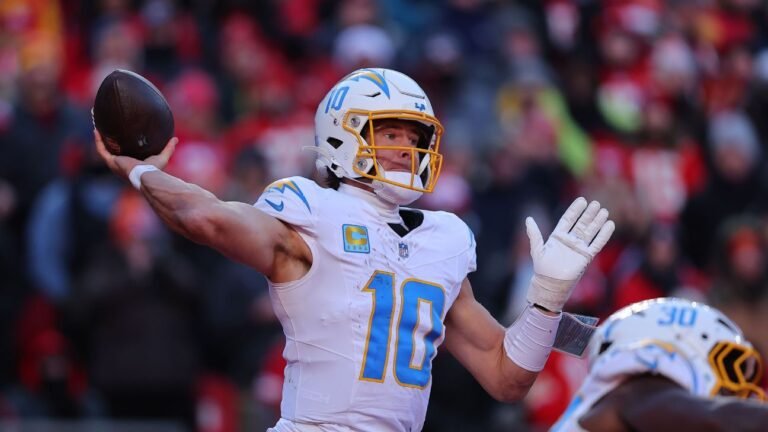 Will Texans-Chargers and Ravens-Packers be low-scoring affairs Saturday? Will Texans-Chargers and Ravens-Packers be low-scoring affairs Saturday?