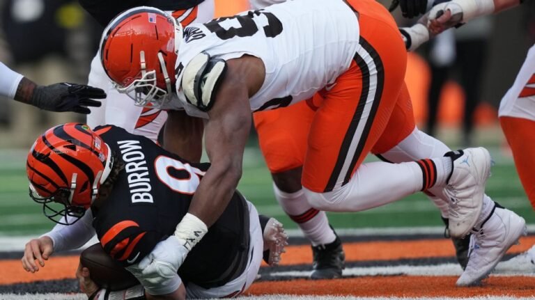 Browns’ Myles Garrett gets sack No. 23 to set NFL single-season record Browns' Myles Garrett gets sack No. 23 to set NFL single-season record