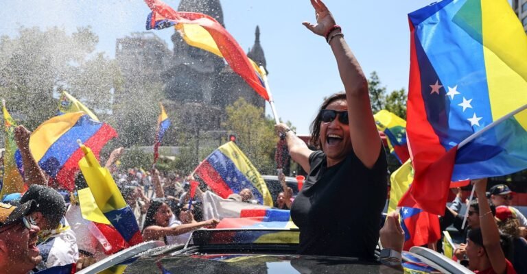 Photos: The Venezuelan Diaspora Celebrates the Capture of Maduro Photos: The Venezuelan Diaspora Celebrates the Capture of Maduro