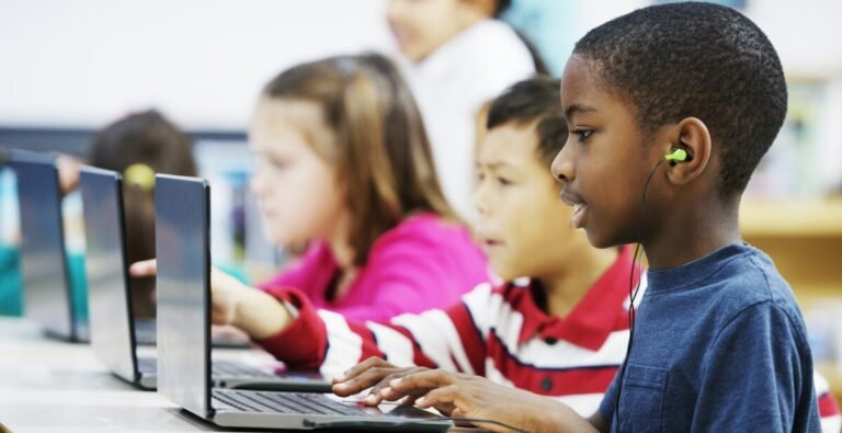 Should Schools Curtail the Use of Technology? Congress Fuels Debate