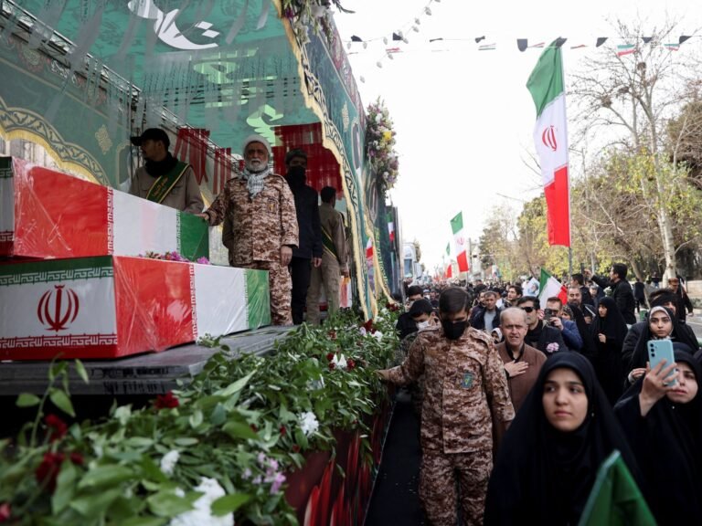 US-Iran tensions: Trump has no path to an easy ‘win’ despite Tehran’s woes | Donald Trump News US-Iran tensions: Trump has no path to an easy ‘win’ despite Tehran’s woes | Donald Trump News
