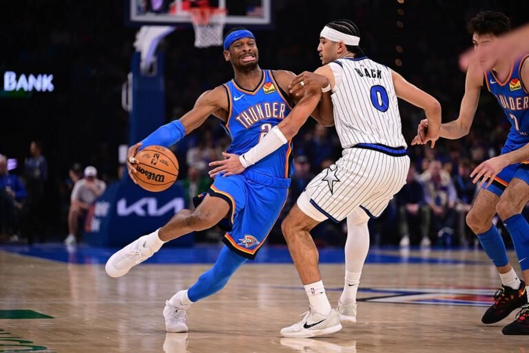 The surprising new physics of squeaky basketball shoes The surprising new physics of squeaky basketball shoes