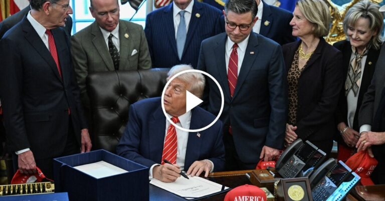 Trump Signs Bill to End Partial Government Shutdown