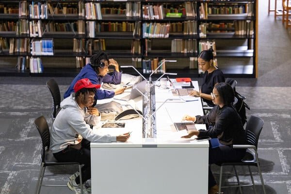How Libraries Shape AI Literacy on Campus How Libraries Shape AI Literacy on Campus