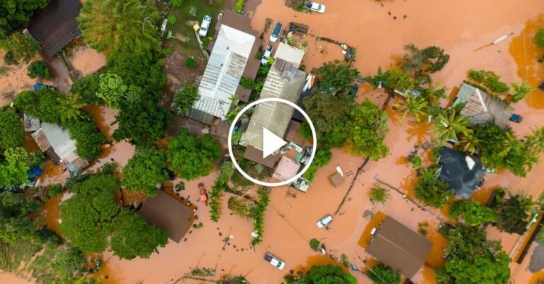 Oahu Residents Assess Flood Damage as Rain Drenches Maui Oahu Residents Assess Flood Damage as Rain Drenches Maui