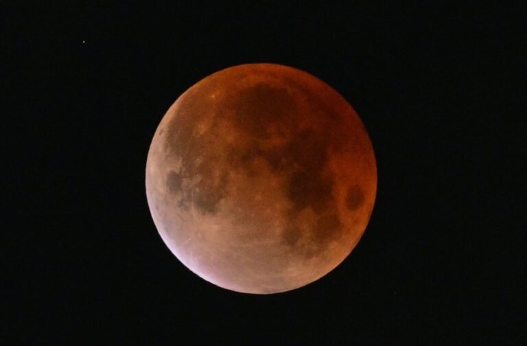 See the blood moon total lunar eclipse