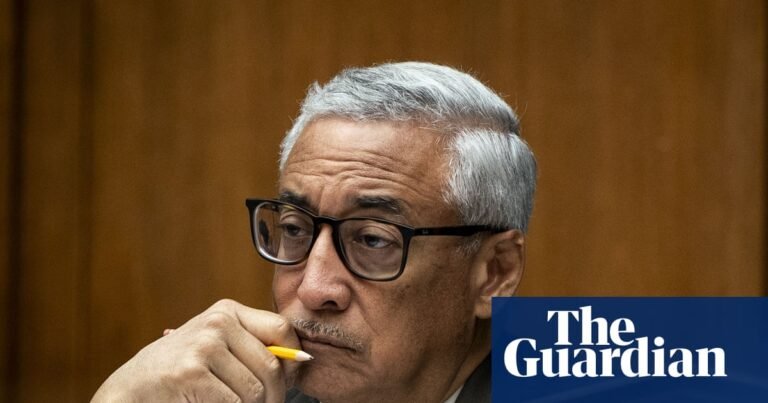 Democrats oppose Trump officials’ effort to include crypto in 401(k) plans | US news Democrats oppose Trump officials’ effort to include crypto in 401(k) plans | US news
